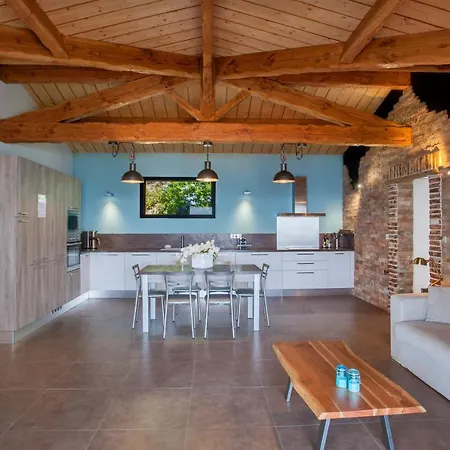 Вилла Domaine Arcobiato